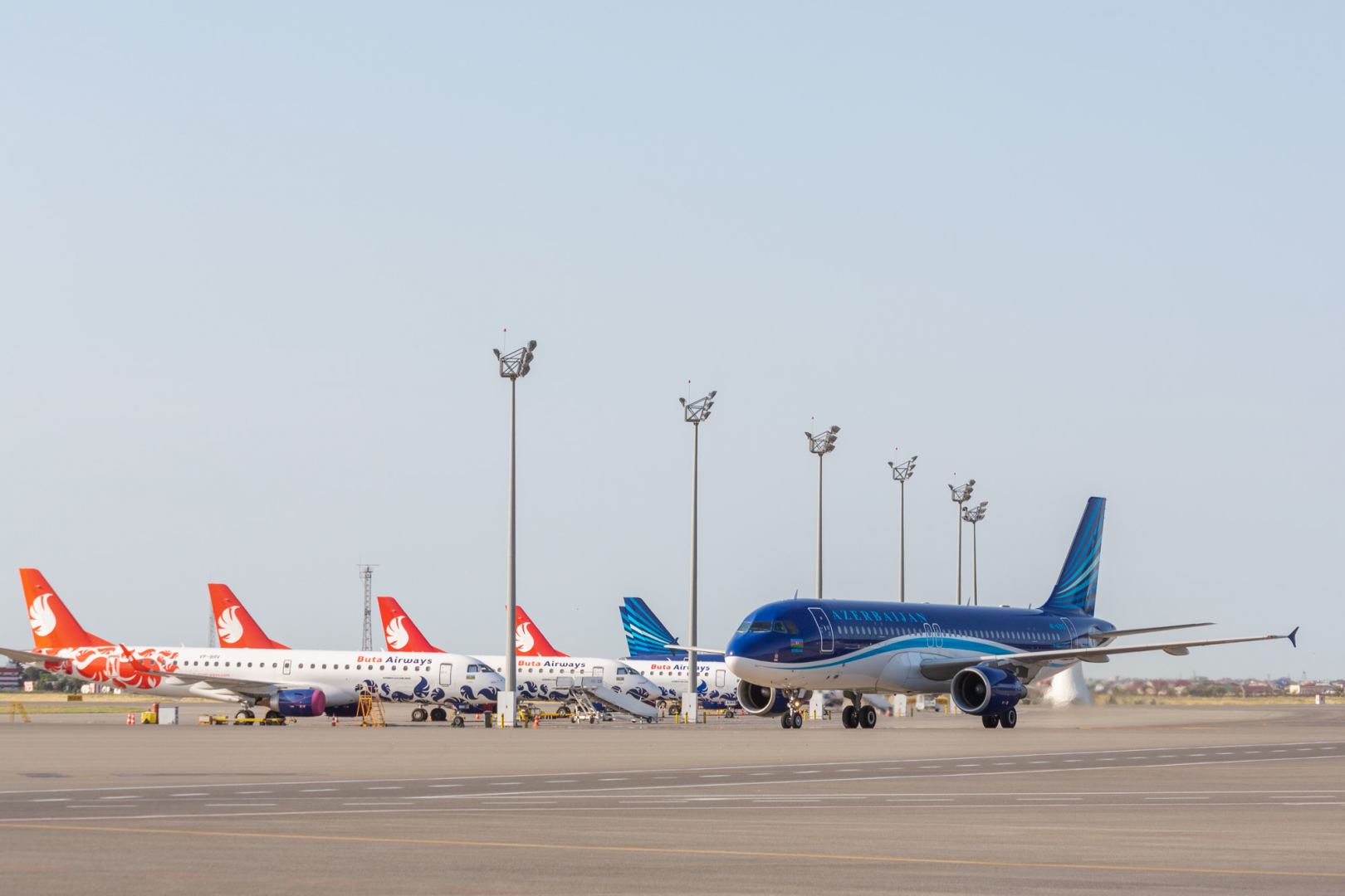 Из Стамбула в Баку чартерным рейсом AZAL доставлено еще 178 граждан Азербайджана (ФОТО)