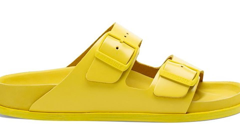Daily Mail: "уродливые" сандалии вернутся в моду из-за коронавируса