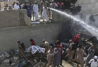 В Минавиации Пакистана заявили, что расследование авиакатастрофы в Карачи займет 3 месяца