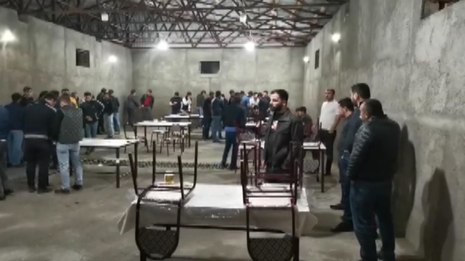 Bakıda sanitar-karantin qaydalarını pozan restoran aşkarlandı, 32 nəfər saxlanıldı (FOTO/VİDEO)