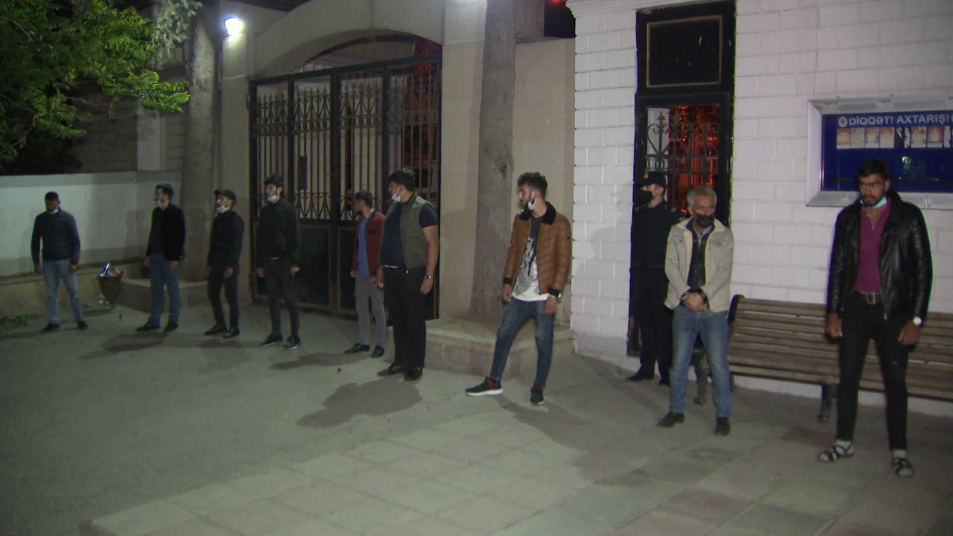 Bakıda sanitar-karantin qaydalarını pozan restoran aşkarlandı, 32 nəfər saxlanıldı (FOTO/VİDEO)