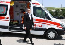 Президент Ильхам Алиев и Первая леди Мехрибан Алиева ознакомились с транспортными средствами и спецтехникой, выделенными Шамахинскому району (ФОТО/ВИДЕО)