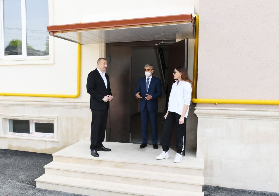 Президент Ильхам Алиев и Первая леди Мехрибан Алиева ознакомились с условиями, созданными в строящихся многоквартирных зданиях в Шамахе (ФОТО/ВИДЕО)