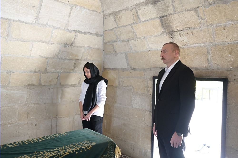 Президент Ильхам Алиев и Первая леди Мехрибан Алиева ознакомились с работами, проводимыми в рамках реконструкции святилища Пирсаат Баба в Шамахе (ФОТО/ВИДЕО)