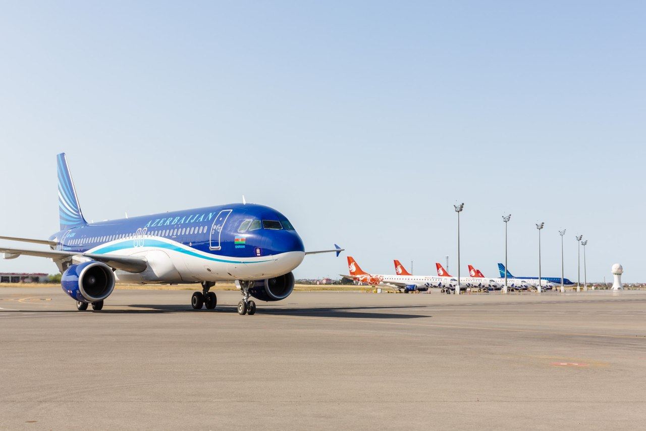 Чартерным рейсом из Москвы в Баку возвращены 175 граждан Азербайджана (ФОТО)
