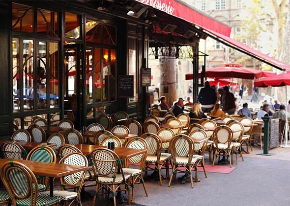 Кафе и рестораны Франции возобновят свою работу с 2 июня