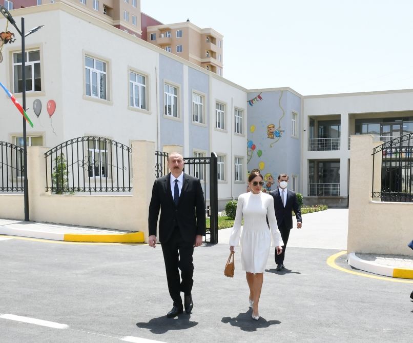 Президент Ильхам Алиев и Первая леди Мехрибан Алиева приняли участие в открытии жилого комплекса «Гобу Парк-3», возведенного для вынужденных переселенцев (ФОТО/ВИДЕО)