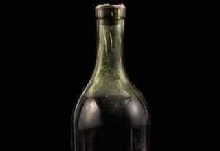 Бутылку одного из старейших в мире коньяков продали за 146 тысяч долларов