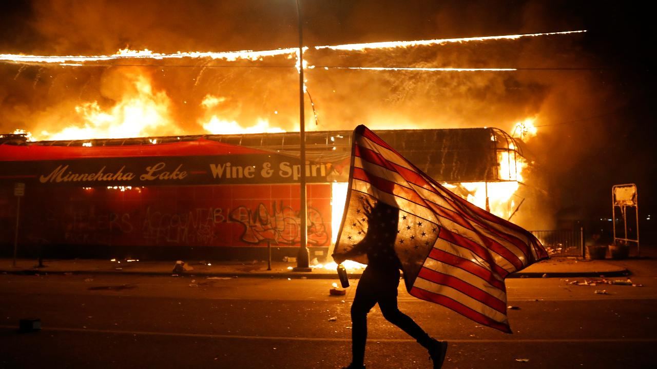 CNN: власти 25 крупных американских городов ввели комендантский час из-за протестов