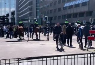 В Амстердаме прошла демонстрация против жесткости полиции в США и ЕС