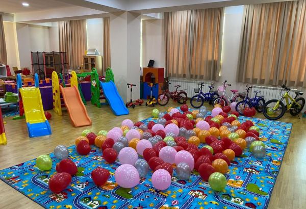 Праздничные подарки малышам от Фонда Гейдара Алиева (ФОТО)