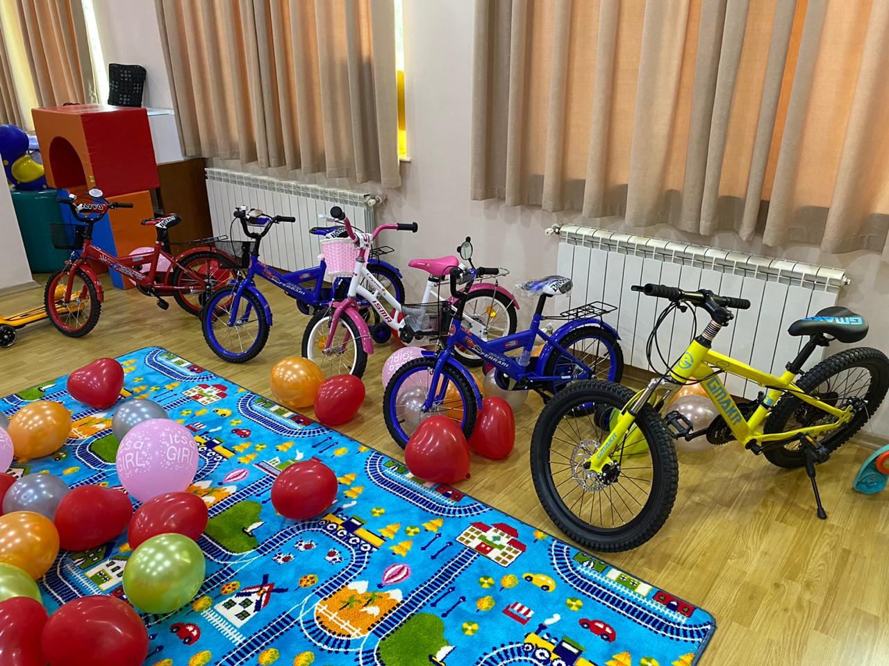 Праздничные подарки малышам от Фонда Гейдара Алиева (ФОТО)