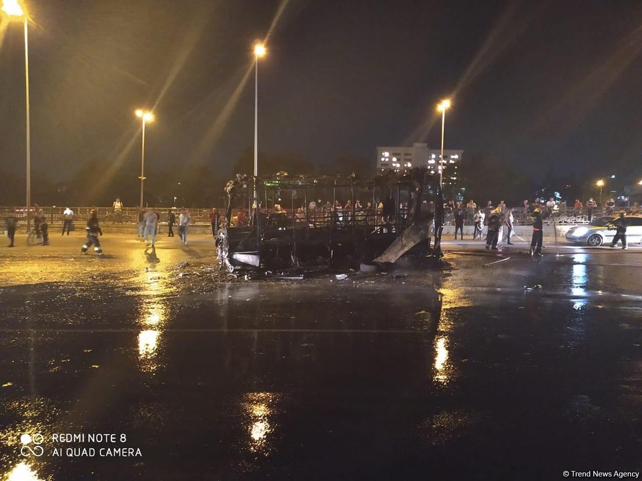 Bakıda avtobus yanaraq kül oldu (FOTO) - Gallery Image