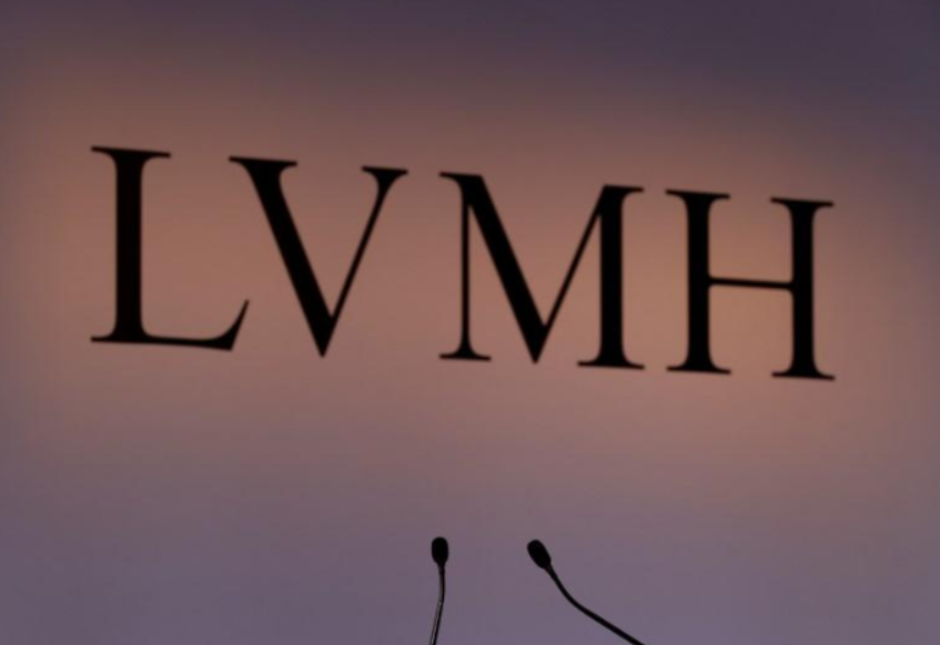 LVMH backs down on renegotiating Tiffany deal