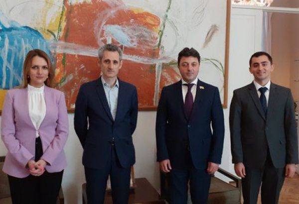 Посол Франции встретился с главой азербайджанской общины Нагорно-Карабахского региона Азербайджана