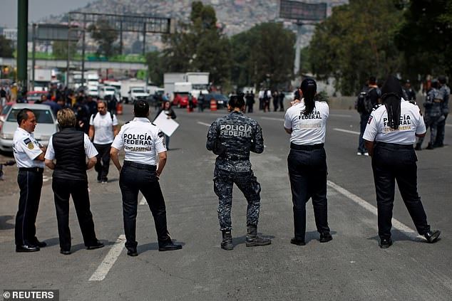 Более 20 человек пострадали при наезде автомобиля на пенсионеров в Мексике