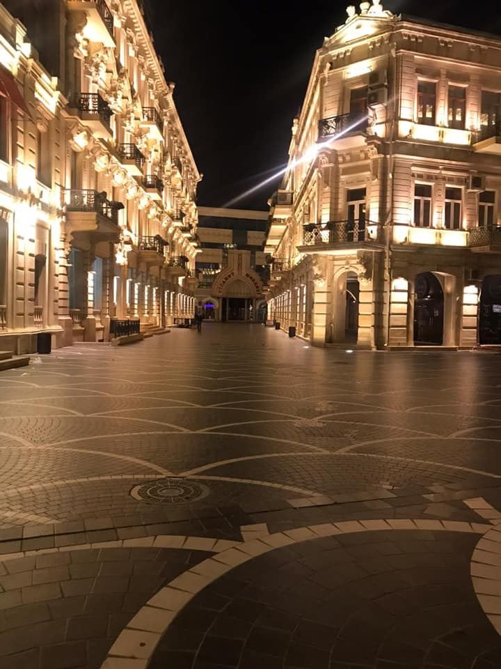 Баку  после введенных на выходные жестких ограничений карантина (ФOTO)