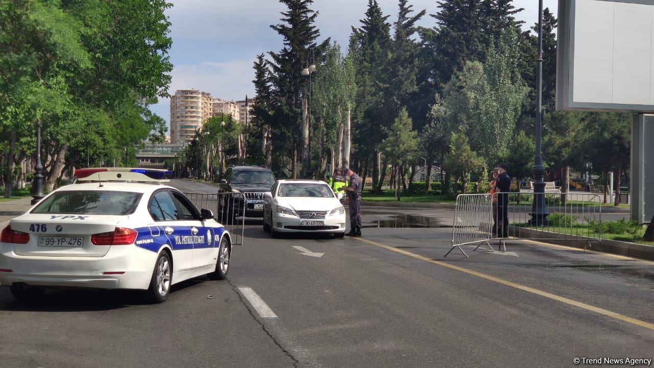 Главное управление полиции Баку - На дорогах задерживаются водители, нарушающие режим карантина (ФОТО)