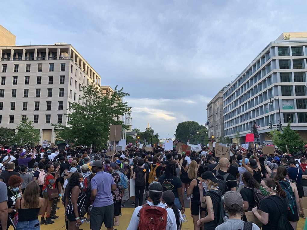В Вашингтоне прошла крупнейшая за последние дни демонстрация (ФОТО)