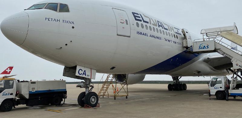 Israel's El Al Airlines starts talks to buy smaller rival Arkia