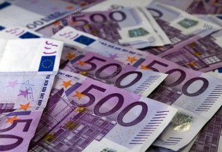 Евро достигает отметки в 2,02 маната