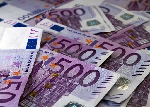 Цена на евро перешла отметку в 2 маната