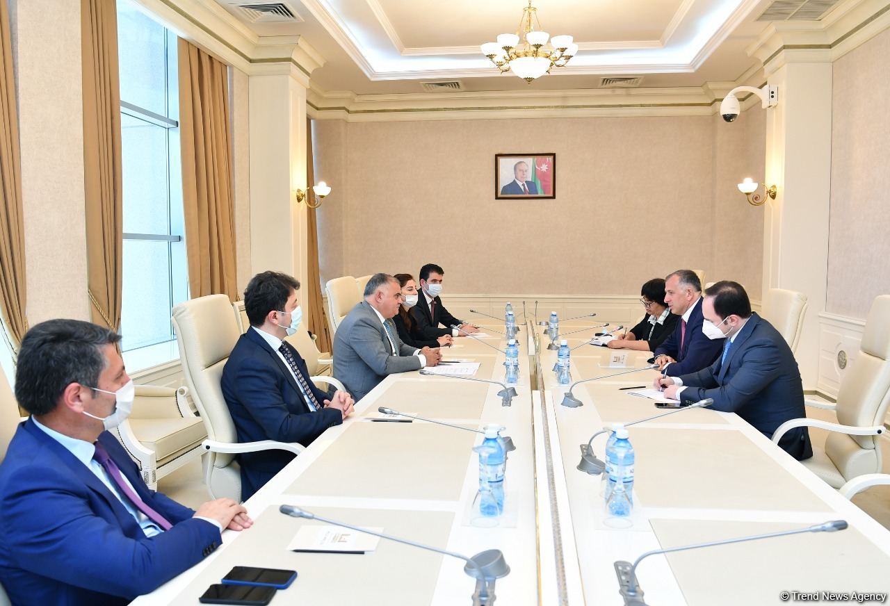 Azerbaijani officials discuss bilateral relations with Georgian ambassador (PHOTO)