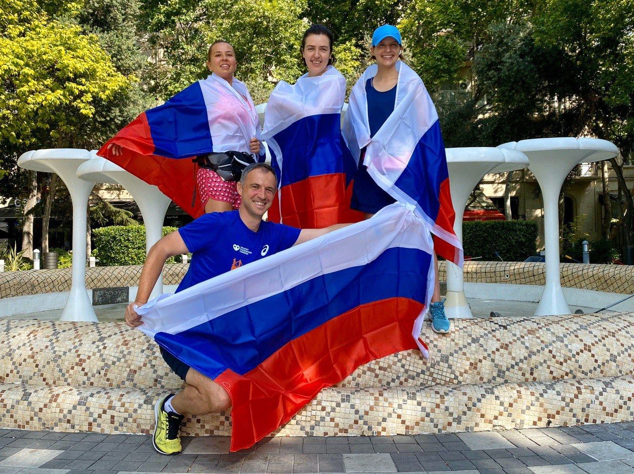 Дипломаты посольства отметили День России забегом на Приморском бульваре Баку (ФОТО)