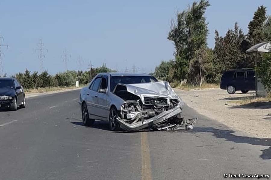 Sumqayıtda "Mercedes" "Hyundai"a çırpıldı, 3 nəfər xəstəxanaya yerləşdirildi (FOTO)