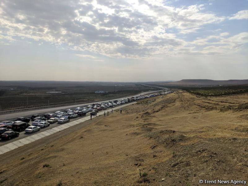 Bakının girişində hər 3 istiqamətdə uzun tıxaclar yarandı - RƏSMİ (FOTO)