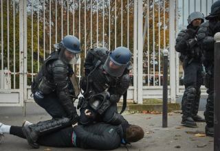 Число задержанных на манифестации в Париже увеличилось до 44