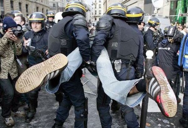 Полиция задержала более 20 человек на акции протеста в Париже