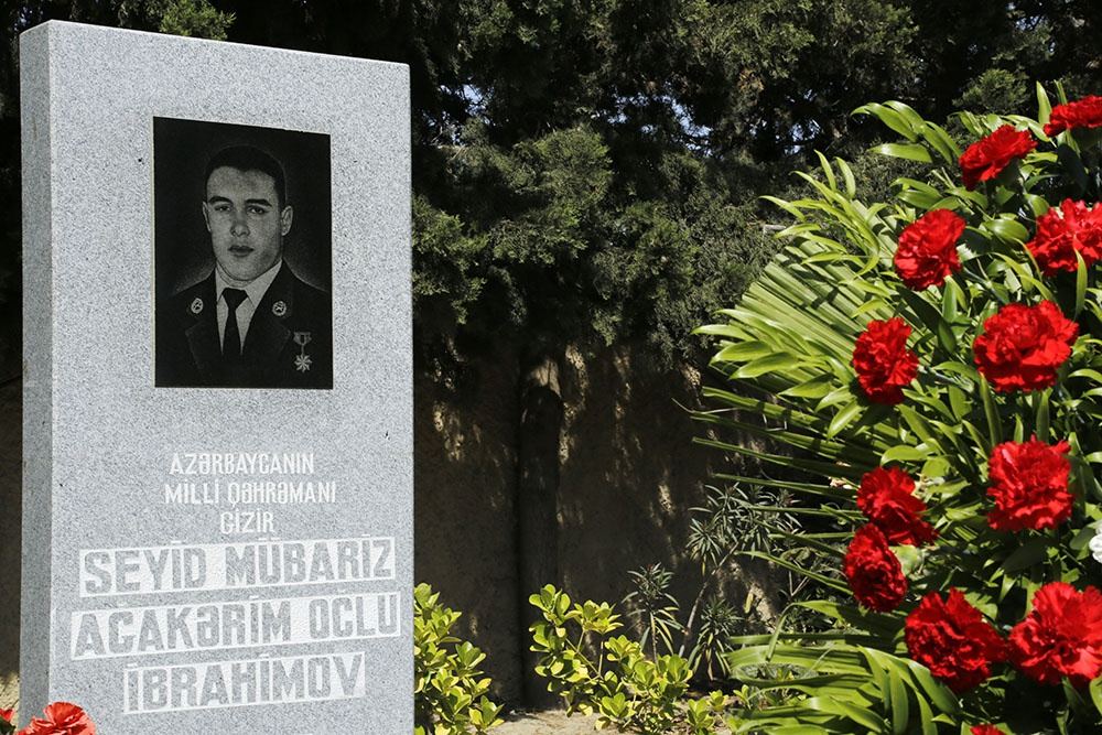 Milli Qəhrəman Mübariz İbrahimovun məzarı ziyarət edilib