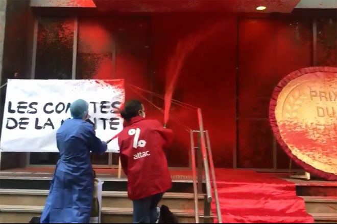 Fransada etirazçılar Səhiyyə Nazirliyinin binasını qırmızı rəngə boyayıb (FOTO/VİDEO)