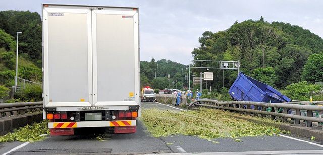 Yaponiyada yola brokkoli dağıldı, hərəkət 2 saat dayandı