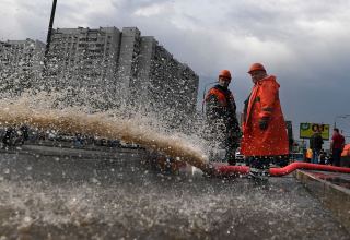 Moskvada güclü yağış 30-dan çox avtomobil yolunu su altında qoyub (VİDEO)
