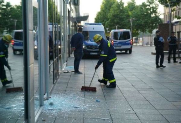 В Штутгарте 19 полицейских пострадали в ходе беспорядков