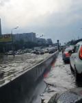 Moskvanın küçə və yolları sular altında qaldı (FOTO)