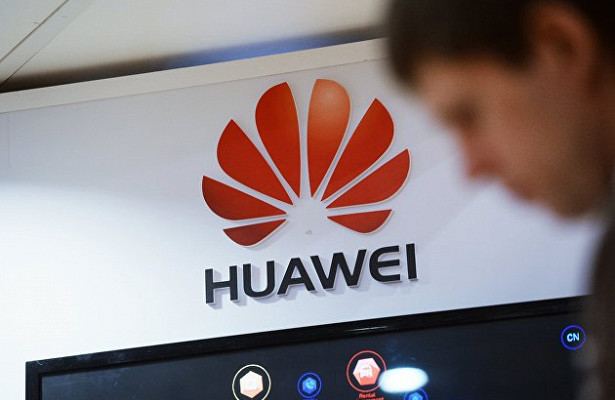 Назван первый смартфон Huawei на собственной системе