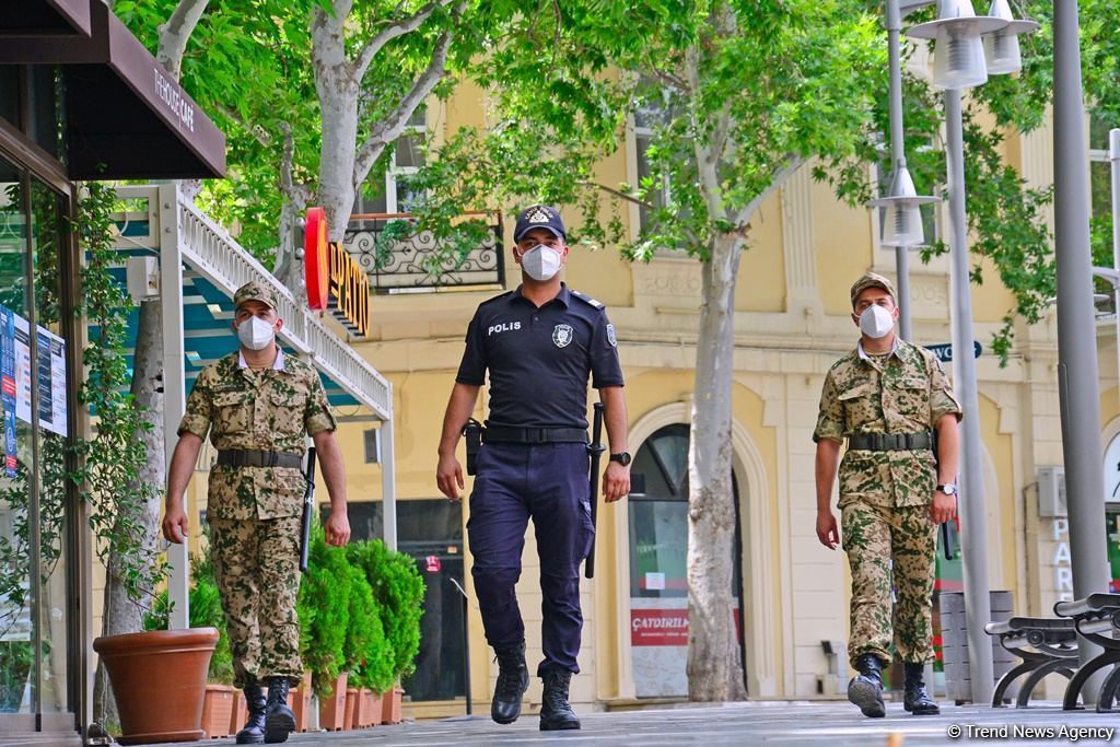 Дорожная полиция Баку обратилась к пассажирам в связи с защитными масками