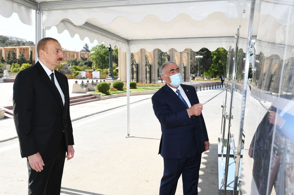 President Ilham Aliyev attends opening of above-ground pedestrian crossing in Neapol Street, Baku (PHOTO/VIDEO)