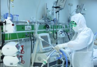 За октябрь врачам и немедицинскому персоналу, борющимся с COVID-19 в Азербайджане, выплачены 13,5 млн манатов