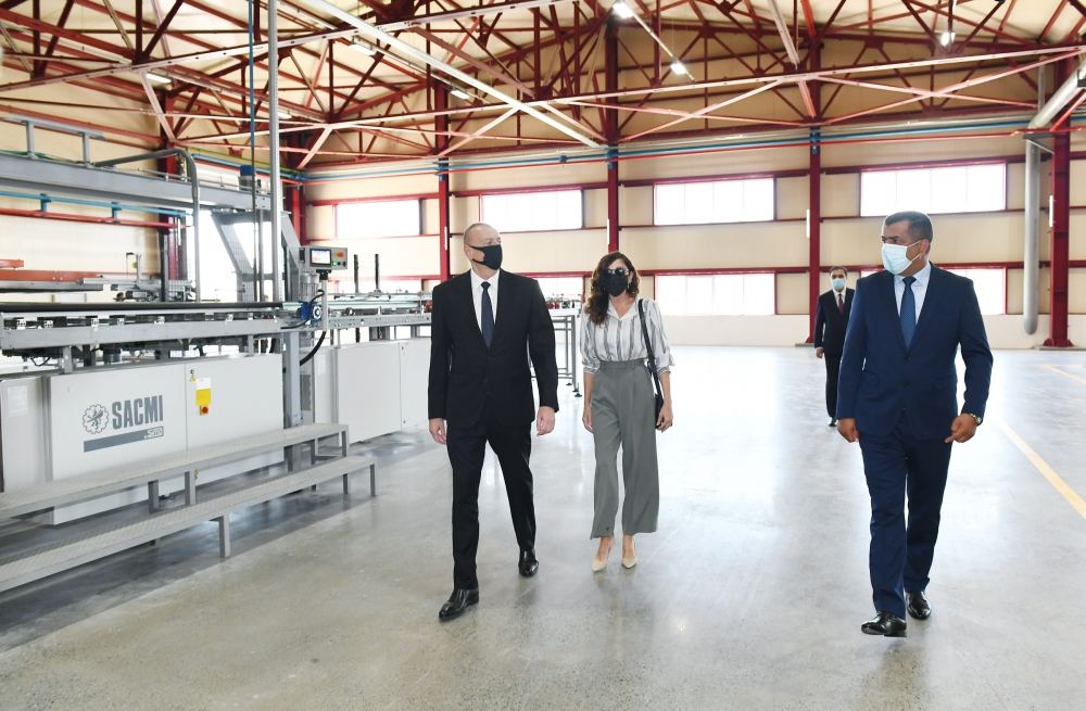 Президент Ильхам Алиев и Первая леди Мехрибан Алиева приняли участие в открытии завода по производству искусственного мрамора и гранита в Гяндже (ФОТО) (версия 2)