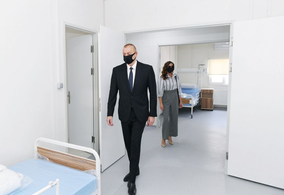 Президент Ильхам Алиев и Первая леди Мехрибан Алиева приняли участие в открытии больницы модульного типа в Гяндже (ФОТО/ВИДЕО)