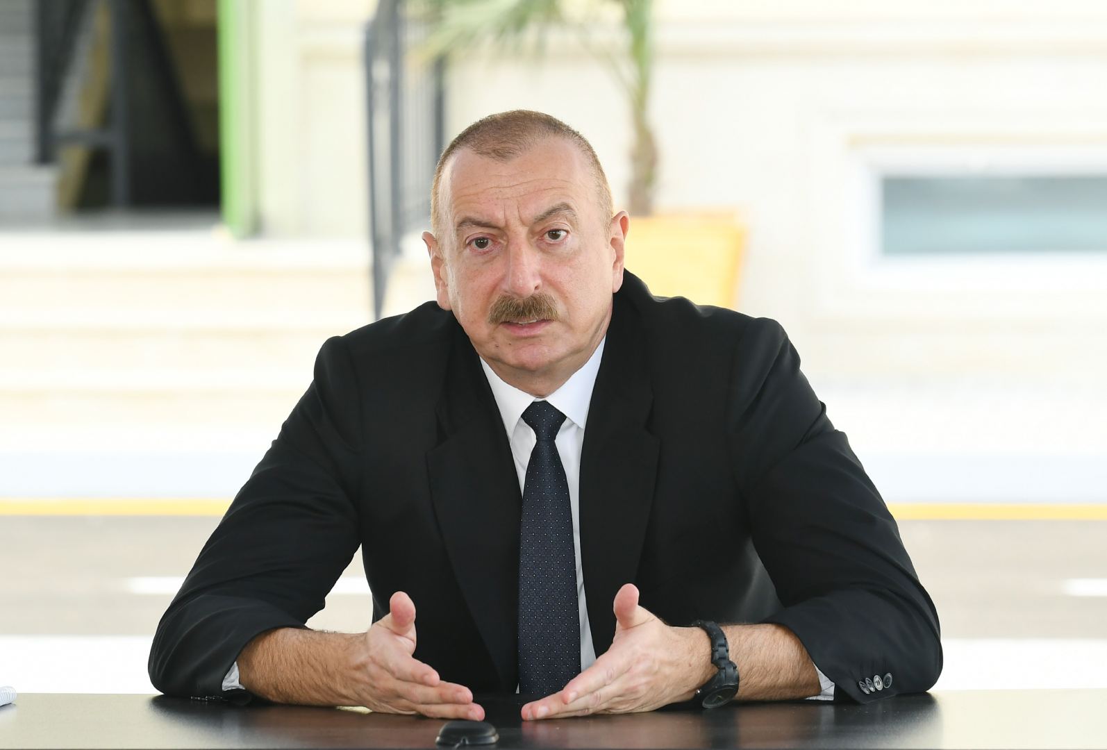 Президент Ильхам Алиев: Антинациональный совет, называющий себя оппозицией, рад тому, что цены на нефть упали до 14 долларов