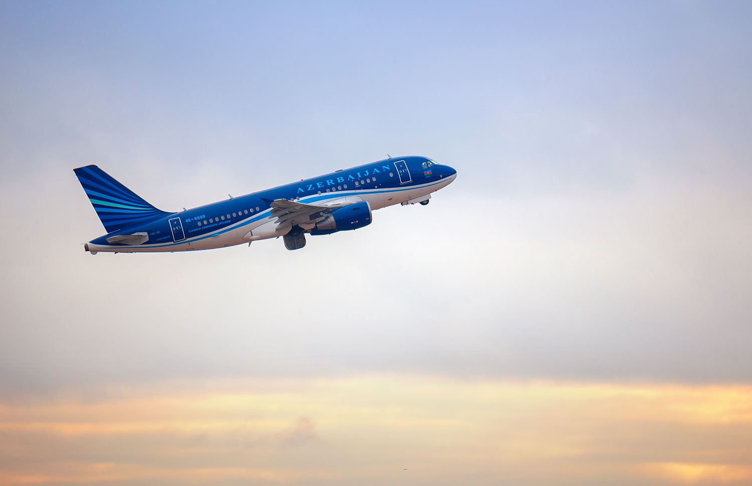 Самолет рейса Баку-Нахчыван AZAL в связи с погодными условиями вернулся в аэропорт вылета