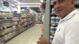 Polis supermarketlərdə reydlər keçirir (FOTO/VİDEO)