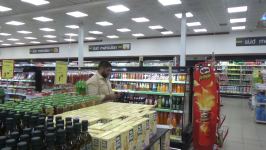 Polis supermarketlərdə reydlər keçirir (FOTO/VİDEO)