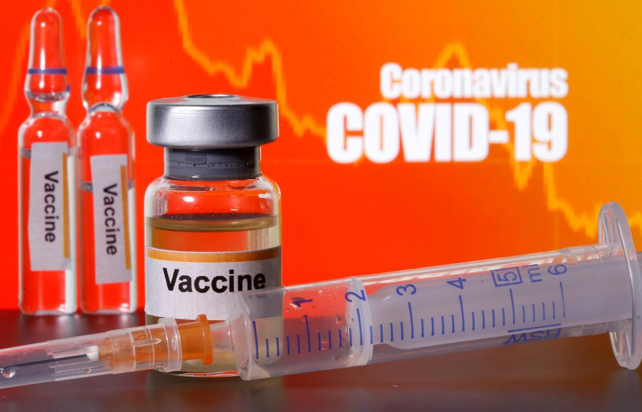Власти США ожидают, что в январе в стране будет доступно три вакцины от коронавируса