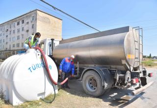 Для разрешения проблемы с питьевой водой в Нефтчале установлены водные резервуары (ФОТО)
